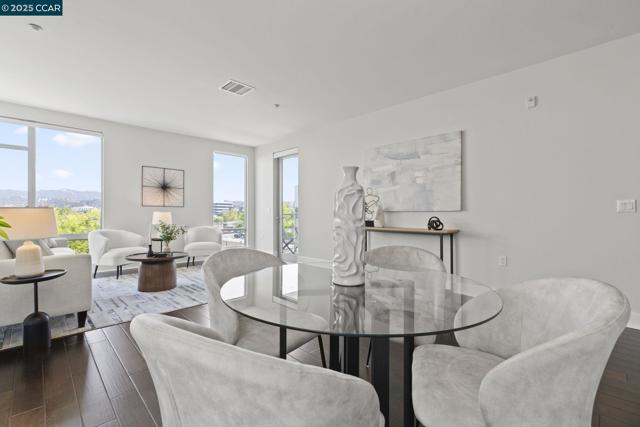 555 Ygnacio Valley Rd, Walnut Creek CA: https://media.crmls.org/mediaz/119a6678-13e9-4e57-869a-79d96976a298.jpg