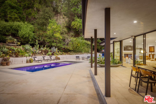 9991 Liebe Drive, Beverly Hills CA: https://media.crmls.org/mediaz/119abf0a-7723-4e39-aa95-eed110c5e55f.jpg