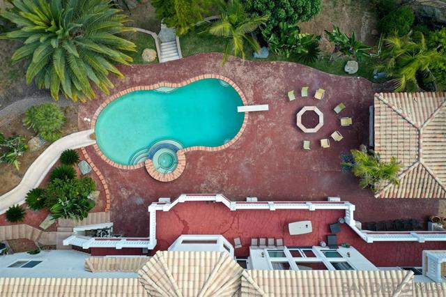 7302 Vista Rancho Ct., Rancho Santa Fe CA: https://media.crmls.org/mediaz/119b3b8c-ca65-4dd6-95c7-0df5050144dd.jpg
