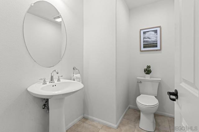 10689 New Grove Trail, San Diego CA: https://media.crmls.org/mediaz/119b42e8-3010-4a55-bc86-1dc2ce83e4f5.jpg