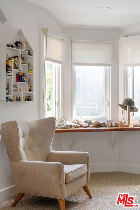 729 Superba Avenue, Venice CA: https://media.crmls.org/mediaz/119bcc3c-346c-476d-aa23-038cc25fb7fe.jpg