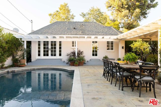 6650 Maryland Drive, Los Angeles CA: https://media.crmls.org/mediaz/119c2320-620c-4c18-b064-b111f61400ac.jpg