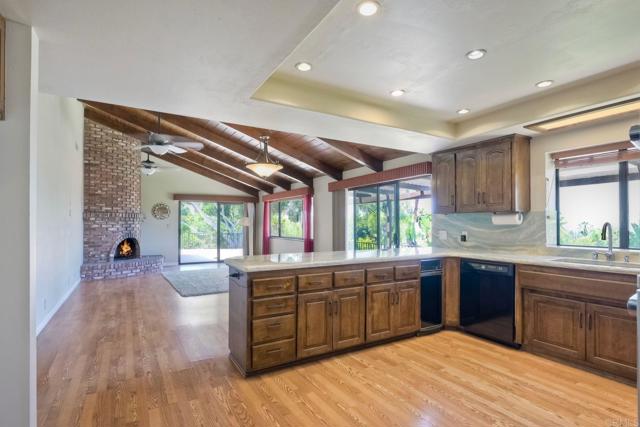 Detail Gallery Image 7 of 53 For 338 Skyline Dr, Vista,  CA 92084 - 4 Beds | 2 Baths