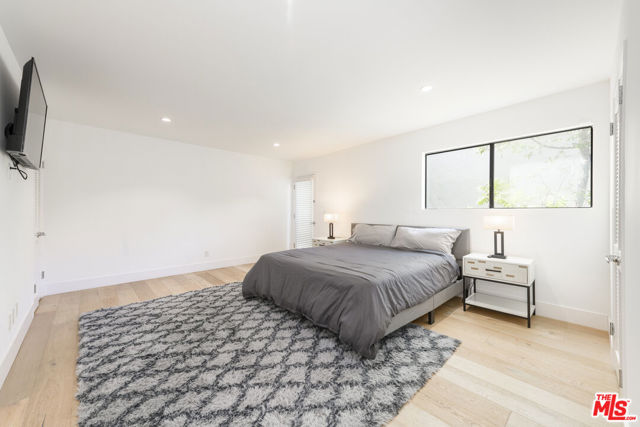 8581 Cole Crest Drive, Los Angeles CA: https://media.crmls.org/mediaz/119ceec6-8db6-40c9-ae3b-f649f589a585.jpg