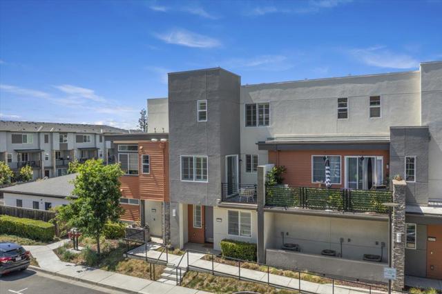 29333 Hub Court, Hayward CA: https://media.crmls.org/mediaz/119d0c77-5071-4ef0-89e5-6214d73a904e.jpg