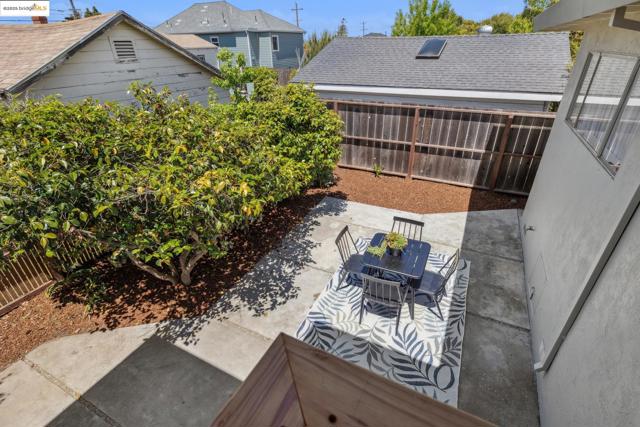 827 Norvell St, El Cerrito CA: https://media.crmls.org/mediaz/119d1e20-c225-4c88-a4f7-e789c764c56d.jpg