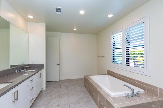 13720 Solana Crest Trl, Carmel Valley CA: https://media.crmls.org/mediaz/119daf2f-e711-408b-be2c-b039cd368c6b.jpg