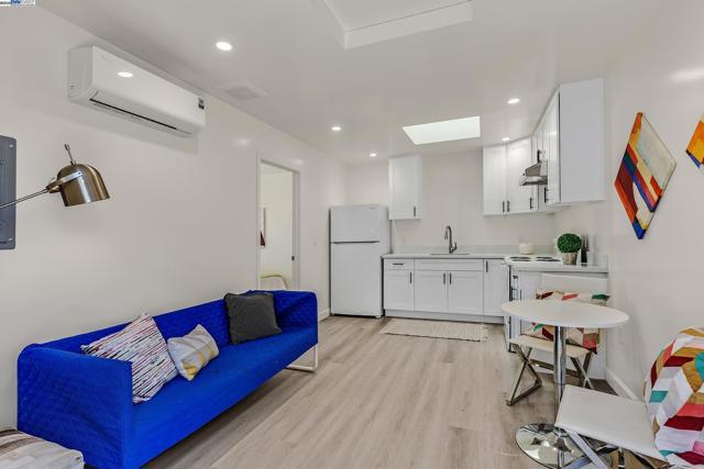 3495 Carrillo Dr, San Leandro CA: https://media.crmls.org/mediaz/119e64c2-f1c8-4fdc-bb61-db30bf4fb418.jpg