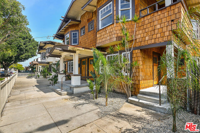 1101 W 18th Street, Los Angeles CA: https://media.crmls.org/mediaz/119e75dd-173e-4636-829b-db7481101696.jpg