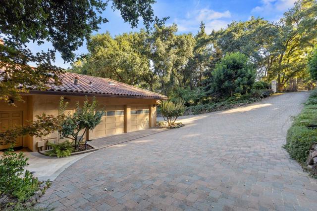 21106 Brush Road, Los Gatos CA: https://media.crmls.org/mediaz/119ea4df-901b-468e-b6c0-a4e74be896b4.jpg