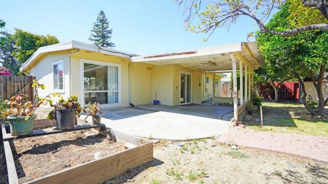 36720 Charles Street, Newark CA: https://media.crmls.org/mediaz/119eab0e-e2ee-4035-88d6-1a67076b6d17.jpg