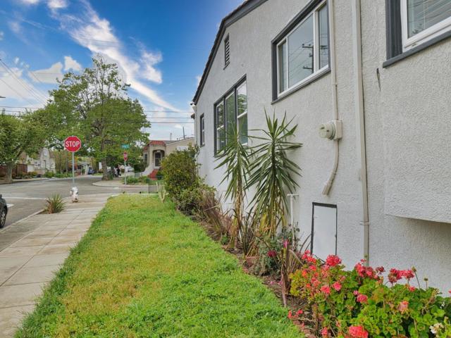 3000 56th Avenue, Oakland CA: https://media.crmls.org/mediaz/119f1aa4-0577-47fd-956e-d1ec4a963386.jpg
