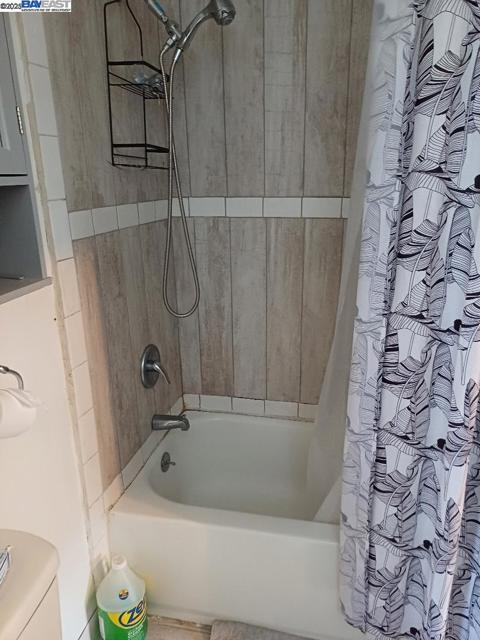 3931 Gardenia Pl, Oakland CA: https://media.crmls.org/mediaz/119f2ae2-95ee-43dd-8044-85b51205a4c0.jpg