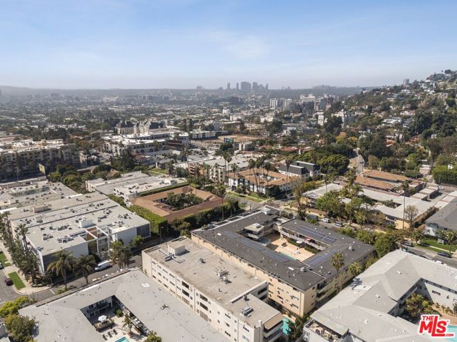 7949 Selma Avenue, Los Angeles CA: https://media.crmls.org/mediaz/11a2129e-adb4-47b9-884d-7798ff8f69eb.jpg