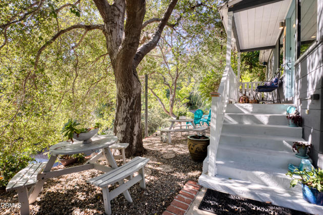 354 Glenullen Drive, Pasadena CA: https://media.crmls.org/mediaz/11a2a669-0276-4735-8d65-82cd8b909988.jpg