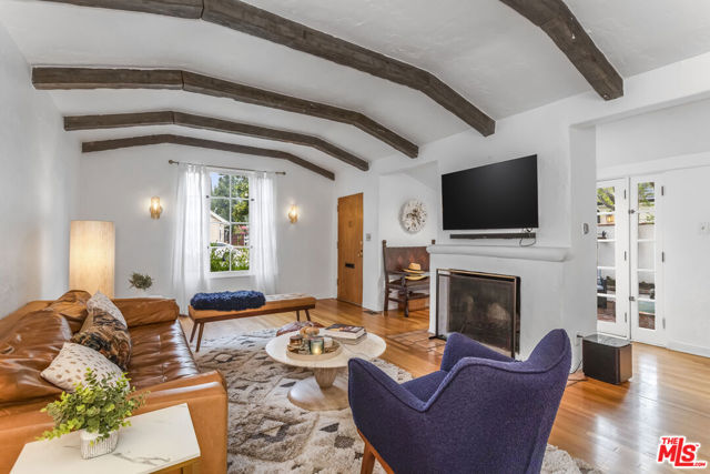 11208 Kling Street photo 5