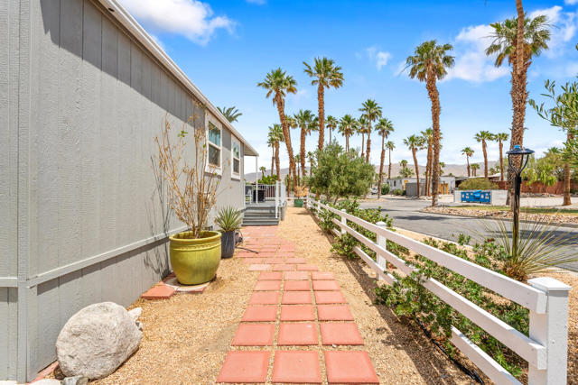 16400 Bubbling Wells Road, Desert Hot Springs CA: https://media.crmls.org/mediaz/11a2c108-77b7-4e99-8c3c-6f627614f492.jpg