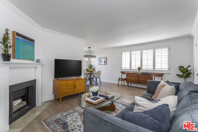 428 Hill Street, Santa Monica CA: https://media.crmls.org/mediaz/11a338c7-9c31-4a19-8916-32ce4af2a71b.jpg