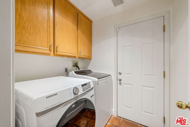 25547 Clemens Court, Stevenson Ranch CA: https://media.crmls.org/mediaz/11a411d3-bee3-4a11-927a-b7db2a5450e4.jpg