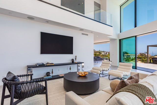 6156 Zumirez Drive, Malibu CA: https://media.crmls.org/mediaz/11a4b4aa-af1e-452f-91c6-6337893d6f3e.jpg