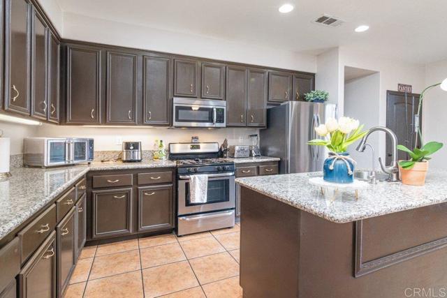 400 Colt Street, San Jacinto CA: https://media.crmls.org/mediaz/11a59e6a-9fdc-41f6-9a60-b10cf7842b23.jpg