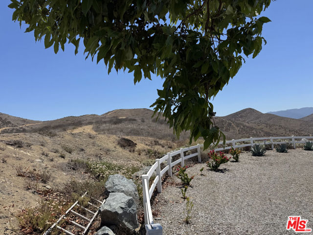 15775 Laurel Branch Ct, Riverside CA: https://media.crmls.org/mediaz/11a5c95c-167c-42de-b17f-2ecaf1693529.jpg
