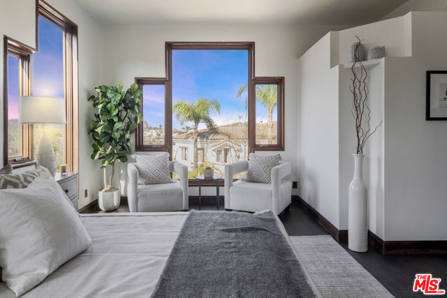 2125 Kew Drive, Los Angeles CA: https://media.crmls.org/mediaz/11a5dc7f-e6b9-4a7e-af7b-564d19b645dc.jpg
