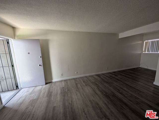 2120 Carmona Avenue, Los Angeles CA: https://media.crmls.org/mediaz/11a64664-78a7-42b7-b24b-429786fd89c4.jpg