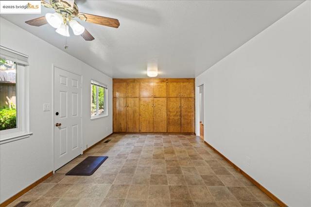 3312 Wisconsin St, Oakland CA: https://media.crmls.org/mediaz/11a755cf-c002-4b03-8d95-759f22205192.jpg