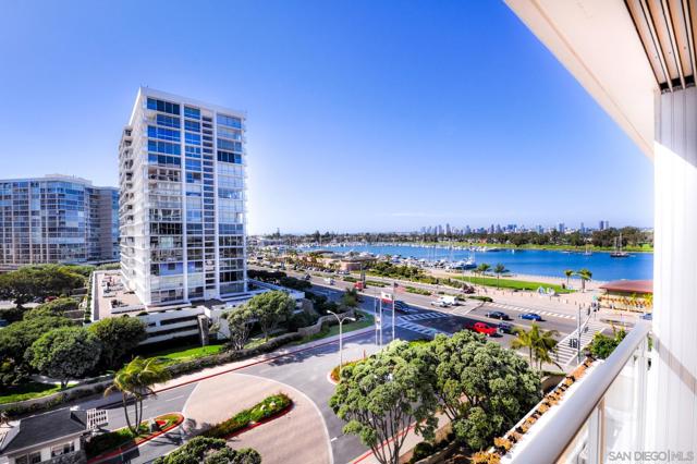 1710 Avenida Del Mundo, Coronado CA: https://media.crmls.org/mediaz/11a75d37-fdfd-4a76-836c-d6c84671ff37.jpg