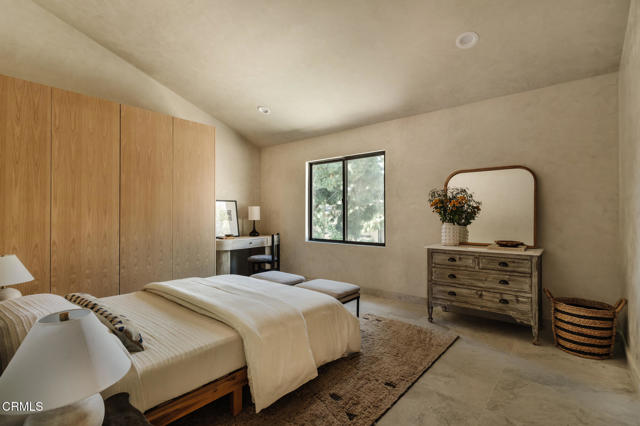 2225 Cazador Drive, Los Angeles CA: https://media.crmls.org/mediaz/11a7b816-865c-4653-b76d-d0a87977bec6.jpg