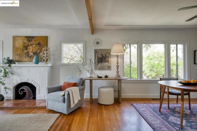 2901 Monticello AVE, Oakland CA: https://media.crmls.org/mediaz/11a7f9f3-cea0-4315-8905-704107125404.jpg