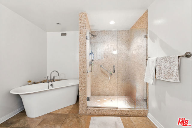 1310 Roxbury Drive, Los Angeles CA: https://media.crmls.org/mediaz/11a80bbf-ac06-4e9f-8c33-21cf331fb0ae.jpg