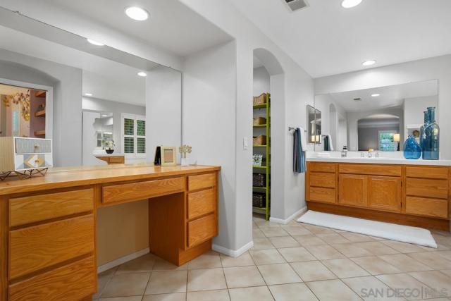 380 Avenida La Cuesta, San Marcos CA: https://media.crmls.org/mediaz/11a897d4-b4b2-416f-bca0-5ac6970d44db.jpg