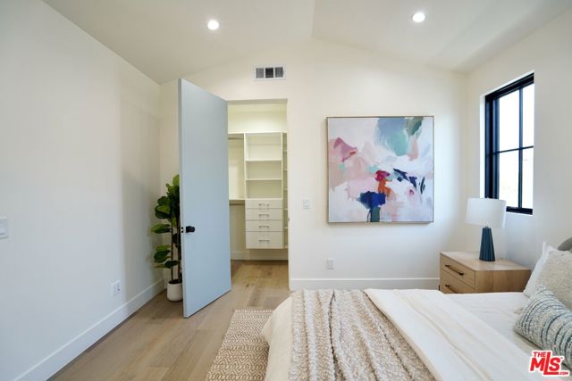 1441 S Oakhurst Drive, Los Angeles CA: https://media.crmls.org/mediaz/11a8ddce-9dab-4060-8f4a-f9714f18b6eb.jpg