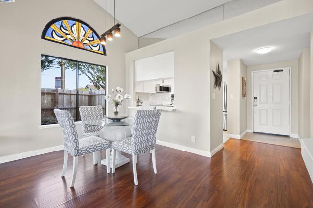 3525 Mcsherry Way, Alameda CA: https://media.crmls.org/mediaz/11a8f3f6-2548-4abc-95ab-423b51a7821b.jpg