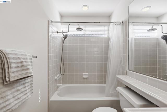 906 Vista Pointe Dr, San Ramon CA: https://media.crmls.org/mediaz/11a99713-15a4-4ec9-b7a7-411b827db547.jpg