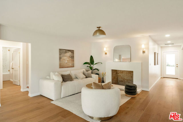 5103 Parkglen Avenue, Los Angeles CA: https://media.crmls.org/mediaz/11a99ba6-49d0-4e06-8cda-fc995f4fa557.jpg