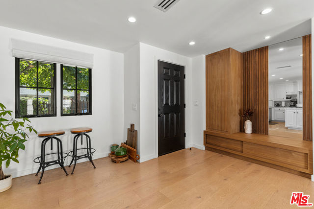 1450 N Bundy Drive, Los Angeles CA: https://media.crmls.org/mediaz/11a9bc05-95da-412a-a842-1e0439c881e9.jpg