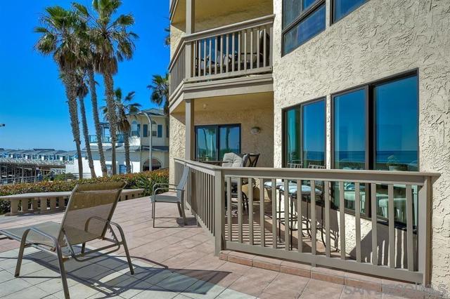 4465 Ocean Blvd, San Diego CA: https://media.crmls.org/mediaz/11a9c4ad-92e3-40c3-94d2-ed31347cdbcc.jpg