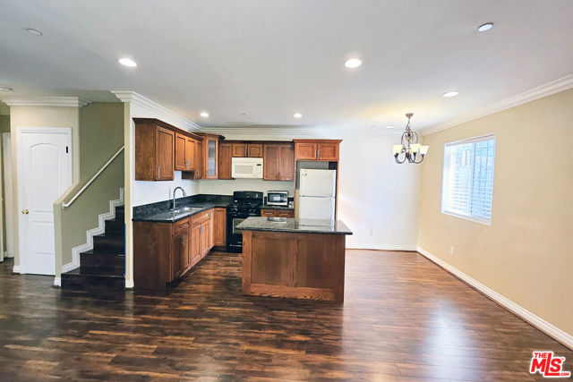 1434 Ricardo St, Los Angeles CA: https://media.crmls.org/mediaz/11aa06c9-fed4-4b66-b430-aa15f21d8f38.jpg
