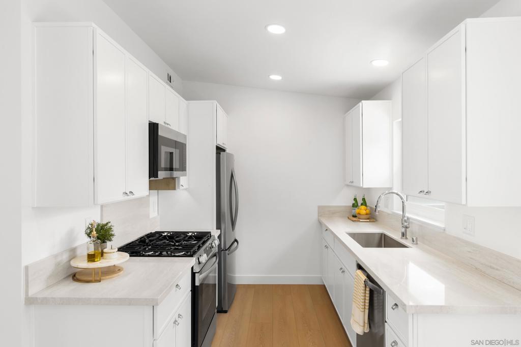 8851 Geraldine Ave - photo 9