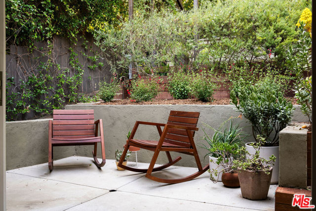 1741 Golden Gate Avenue, Los Angeles CA: https://media.crmls.org/mediaz/11aa87aa-2f80-44e6-8449-cea2b8855180.jpg