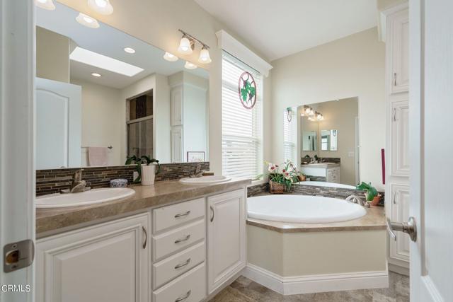 5540 W 5th Street, Oxnard CA: https://media.crmls.org/mediaz/11aa901a-c71c-4036-aa30-234ca07fcf95.jpg