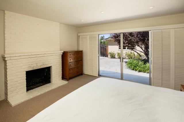 1850 White Oak Drive, Menlo Park CA: https://media.crmls.org/mediaz/11aabbbf-4b42-45cb-846b-ee2e9661baff.jpg