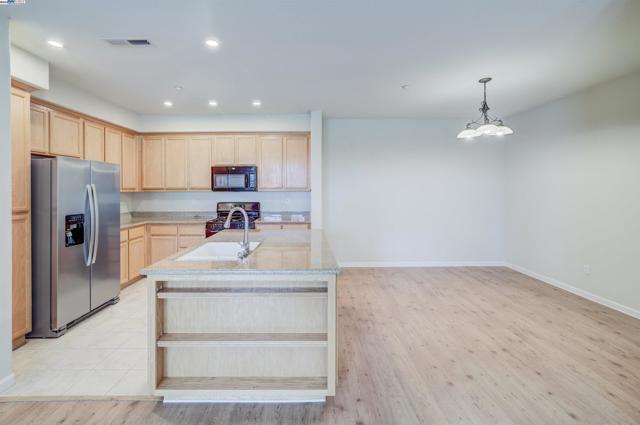 4379 Brannigan St, Dublin CA: https://media.crmls.org/mediaz/11aadbe5-4502-46dc-933c-fd6e754098cf.jpg
