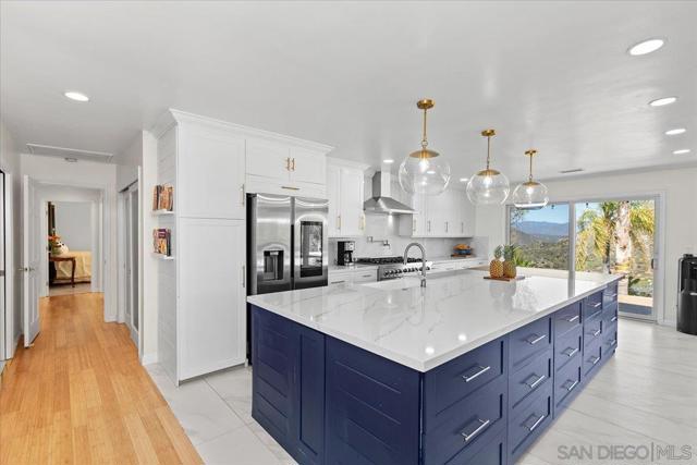 20403 Rancho Villa Rd, Ramona CA: https://media.crmls.org/mediaz/11ab16b1-89f2-4108-9745-ee4a307b6a4b.jpg
