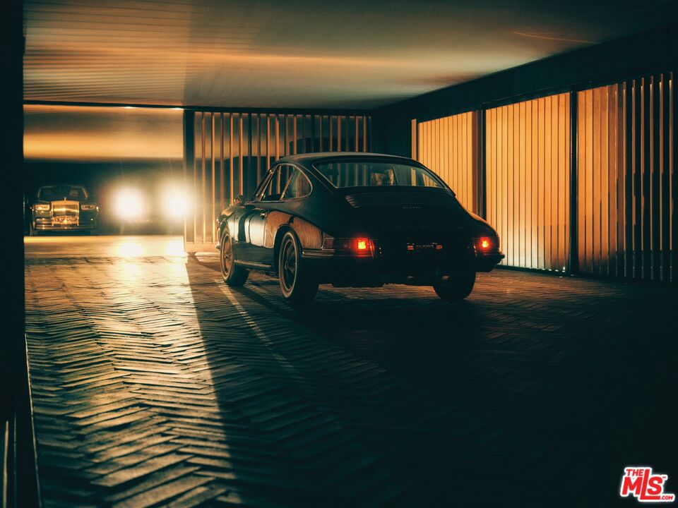 https://media.crmls.org/mediaz/11ab5463-dbc5-45a2-bb2d-05711a78a213.jpg?preset=X-Large