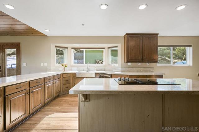 16690 Iron Springs Rd, Julian CA: https://media.crmls.org/mediaz/11ab6553-acd0-4cd1-a68b-8cbffc58e487.jpg
