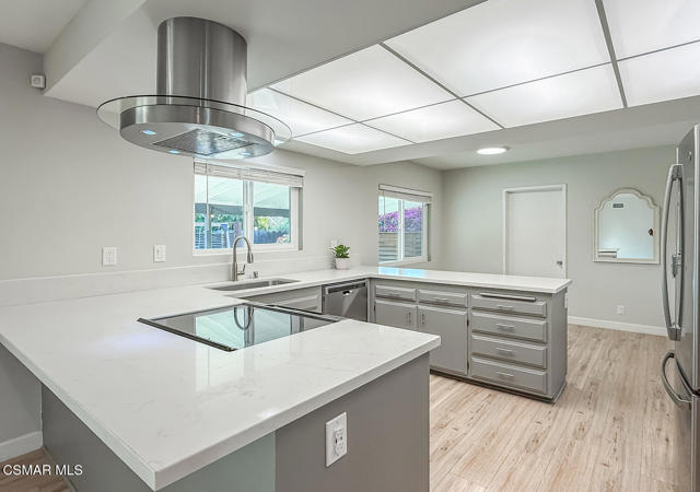 1251 Buckingham Drive, Thousand Oaks CA: https://media.crmls.org/mediaz/11ab6ca8-7a0c-440d-9554-e6c5eea8ec44.jpg